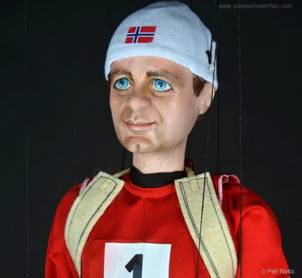 Custom marionettes by Axamarionettes